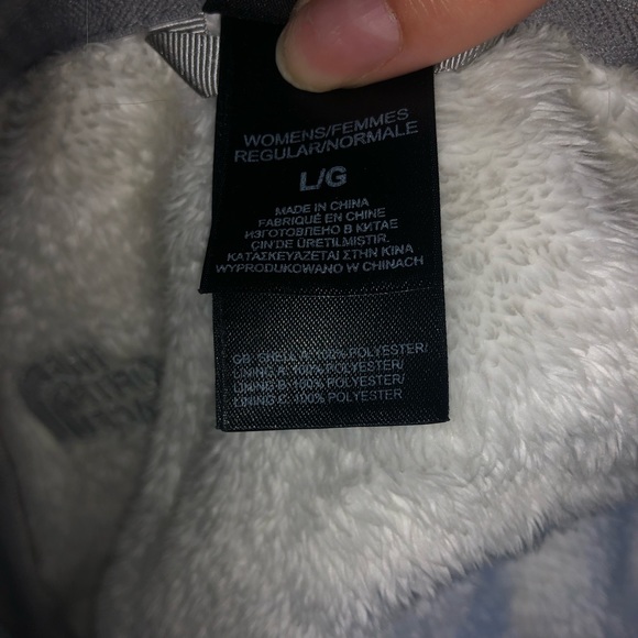 White Fuzzy North Face Fleece - Picture 3 of 3